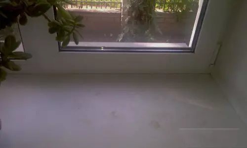 Comment blanchir le rebord de la fenêtre en plastique jaune: instructions pas à pas