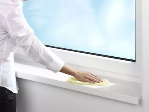 Kuinka valkaista keltainen muovi-ikkuna Sill: Vaiheittain ohjeet