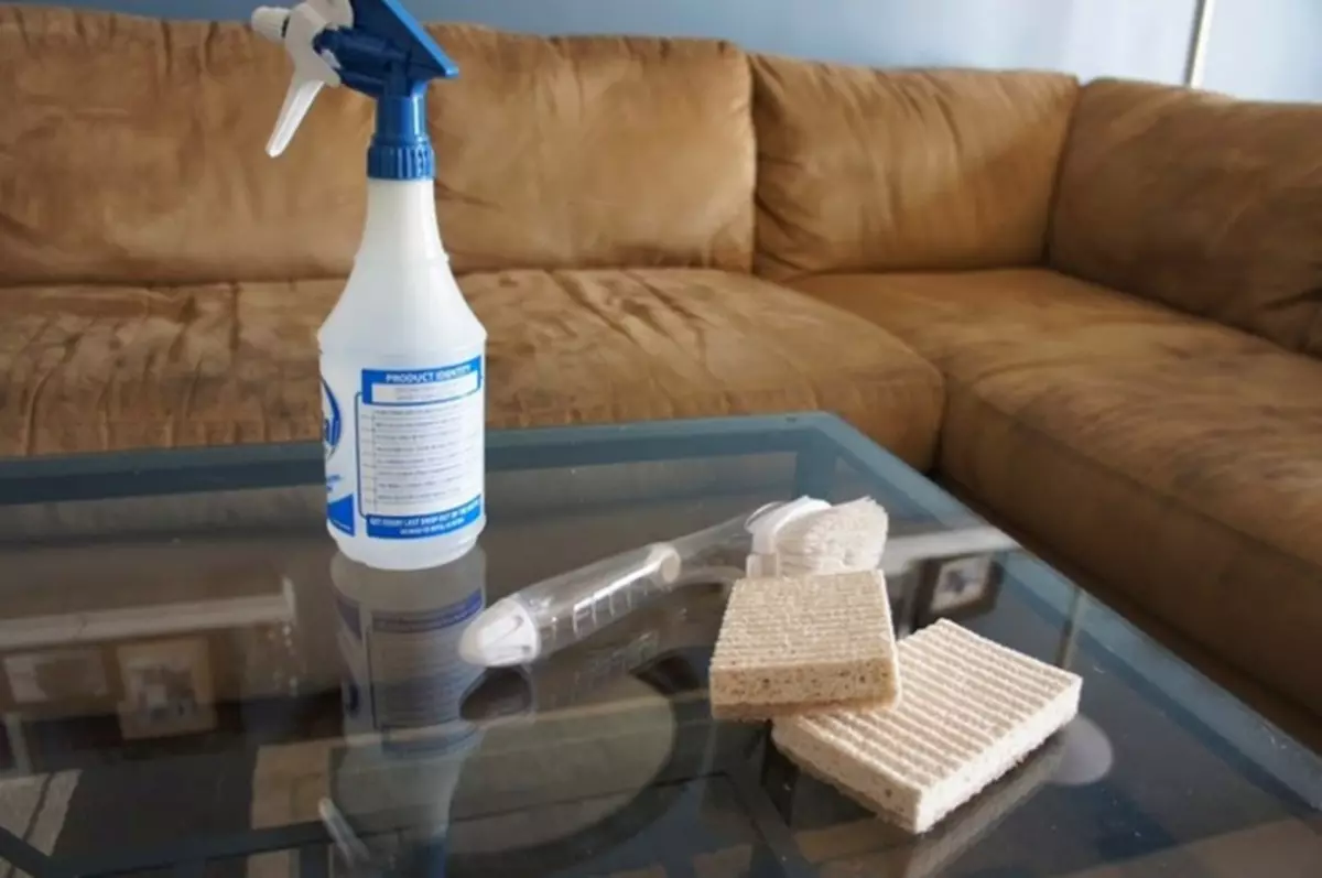 Bagaimana untuk menghilangkan bau kucing air kencing di apartmen di rumah