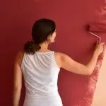 איך לצייר את הקירות עם רולר ללא פסים? [עֵצָה