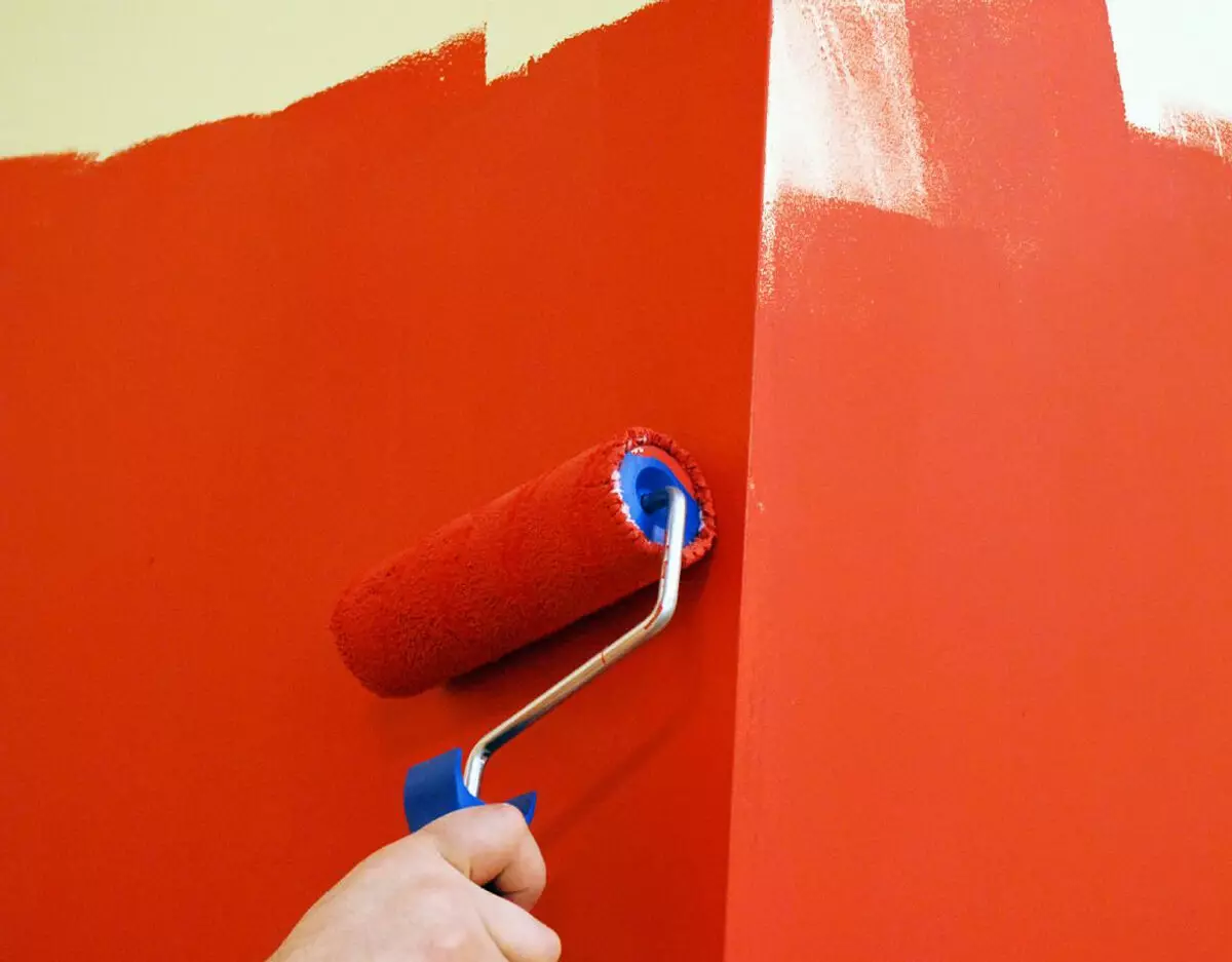 چگونه دیوارها را با یک غلتک بدون نوارها رنگ کنیم؟ [مشاوره