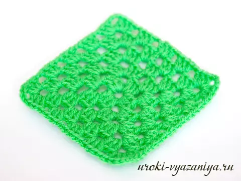 Square Square របស់ Crochet: មេរៀនវីដេអូសម្រាប់ការប៉ោងពីជ្រុងនិងនៅក្នុងរង្វង់មួយដែលមានរូបថត