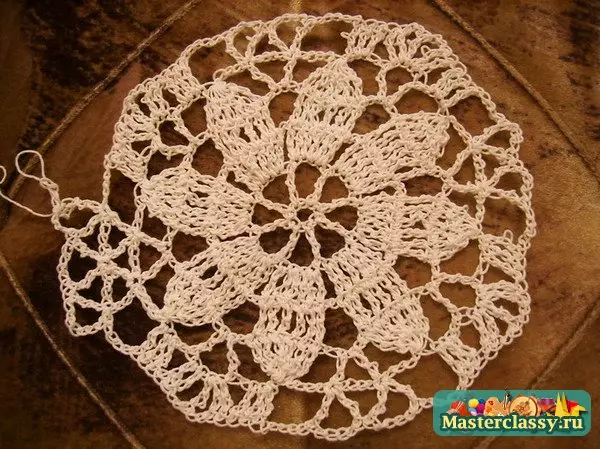 Crochet fjouwerkante servet: beskriuwing mei skema's en fideo