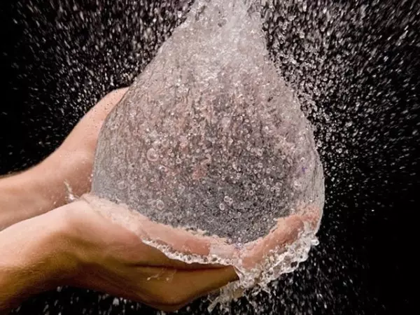 Ako zjemniť tvrdú vodu v domácnostiach