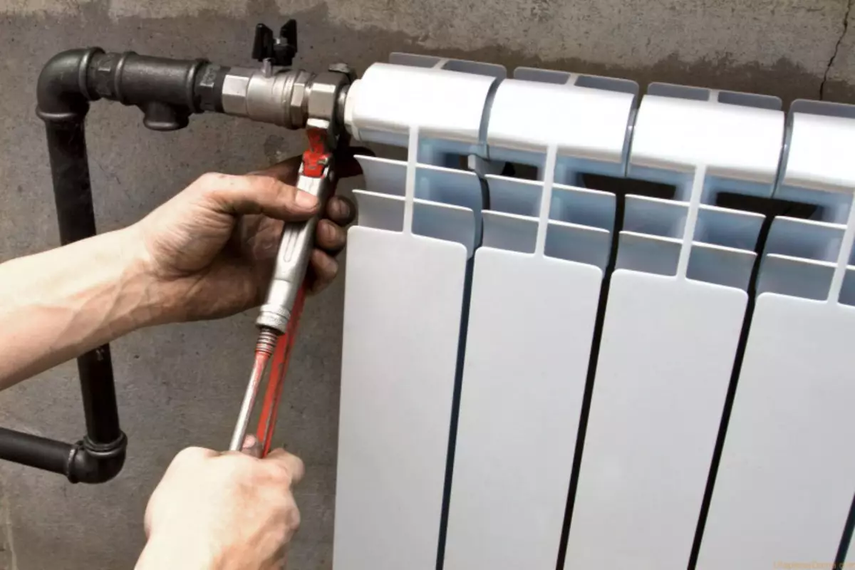 Instalația de instalare a radiatorului de podea: Ce să stai jos