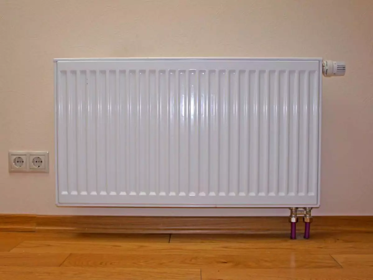 Floor radiator installation height: what to hang down
