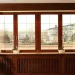 Скління балкона дерев'яними рамами: чим дерево краще пластику