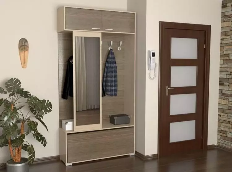 Brendësia e një korridori të vogël: Si të vendosni të gjitha mobiljet në një hapësirë ​​të vogël (39 foto)