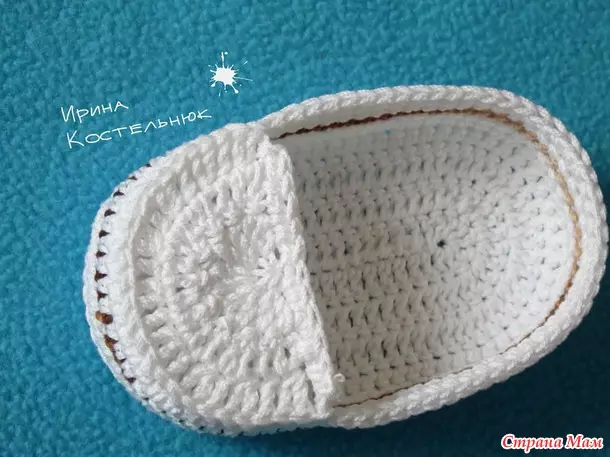 ເກີບ sneakers ຂອງ crochet: ຊັ້ນຕົ້ນສະບັບຂອງເດັກນ້ອຍແລະຕົວແບບຜູ້ໃຫຍ່ກັບວີດີໂອ