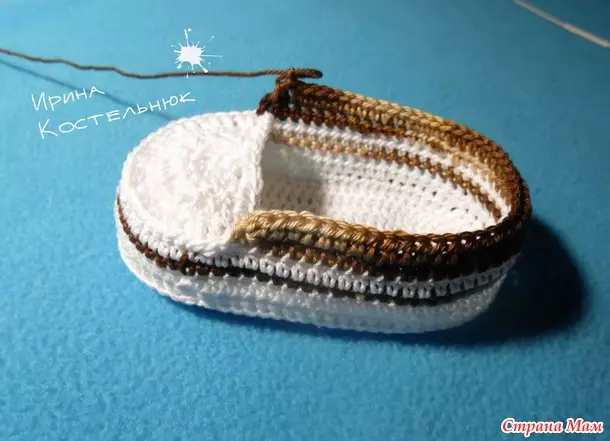 Sneakers Crochet: Ulo Master nke Childrenmụaka na Ihe Nlereanya