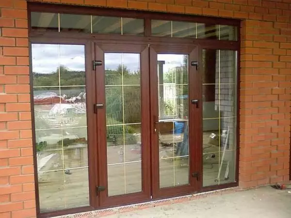 PVC entrance doors (metal plastic) in a private house