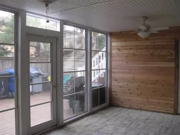 PVC inngangsdører (metallplast) i et privat hus