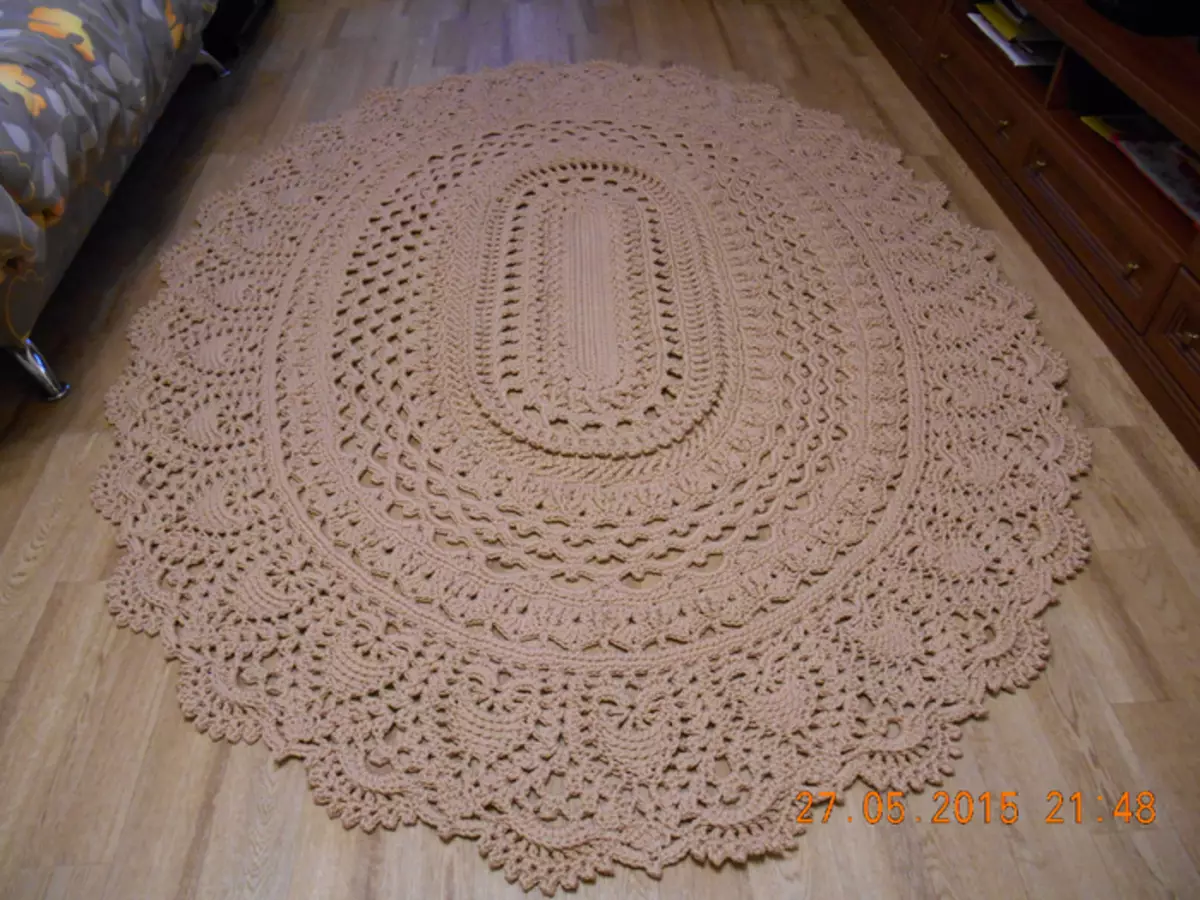 바닥에 크로 셰 뜨개질 카펫 : 타원형 제품을 만드는 계획