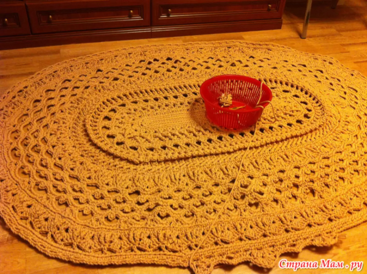 Crochet ხალიჩა სართულზე: სქემები შექმნის ოვალური პროდუქტი