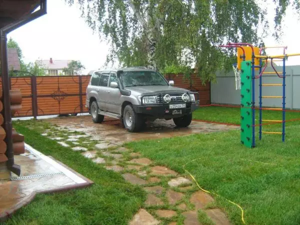 Playground under the car in the country - we make the parking with your own hands