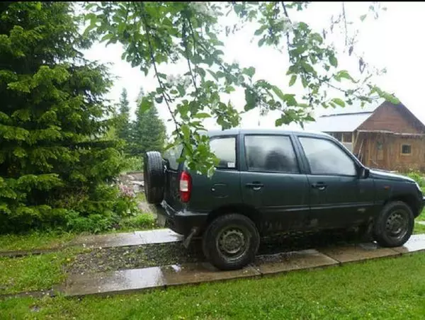 Ihrisko pod auto v krajine - robíme parkovanie s vlastnými rukami