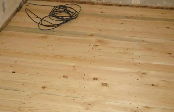 Alegerea unui substrat pentru linoleum pe o podea din lemn