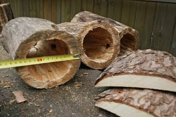 Hoe een vogelhuisje te maken: van planken en logboeken voor verschillende vogels