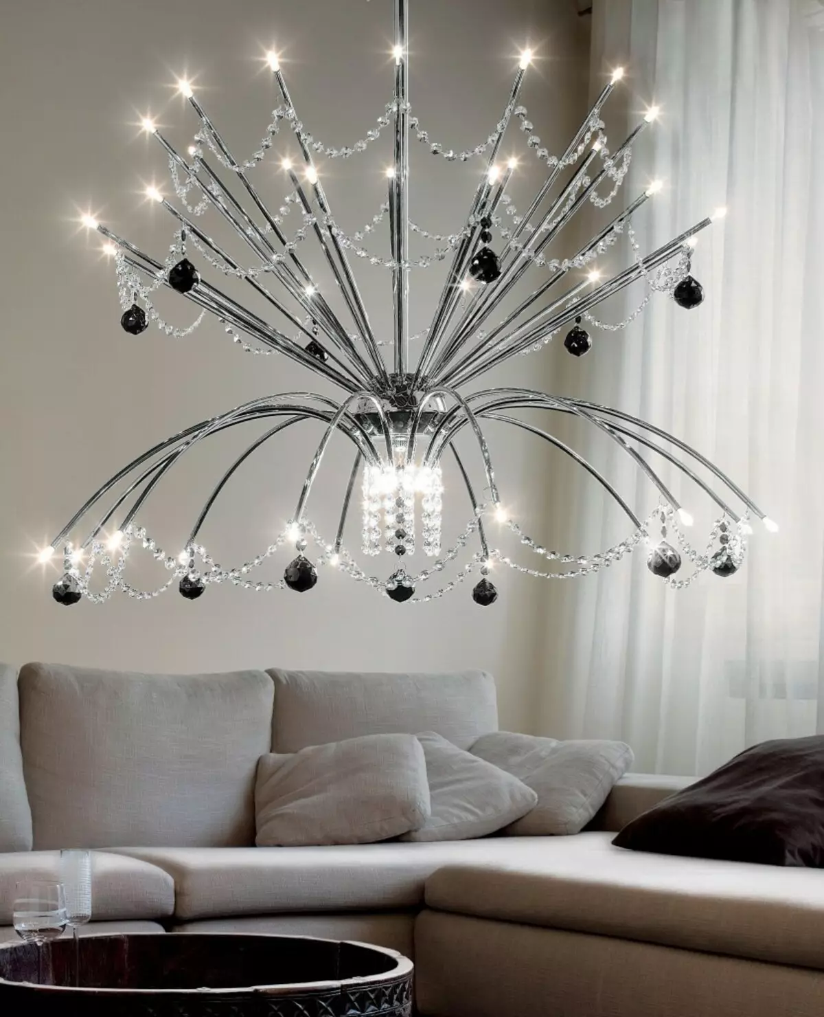 Hvaða chandeliers eru hentugur fyrir teygja loft