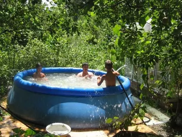 Hur man gör en swimmingpool på stugan: Fotorapporter + Video