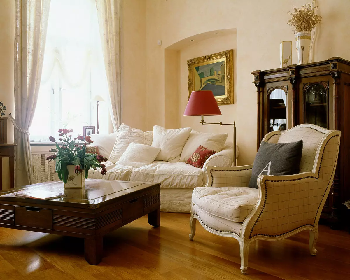 Kako ukrasiti stan u klasičnom starom stilu s vlastitim rukama za peni?