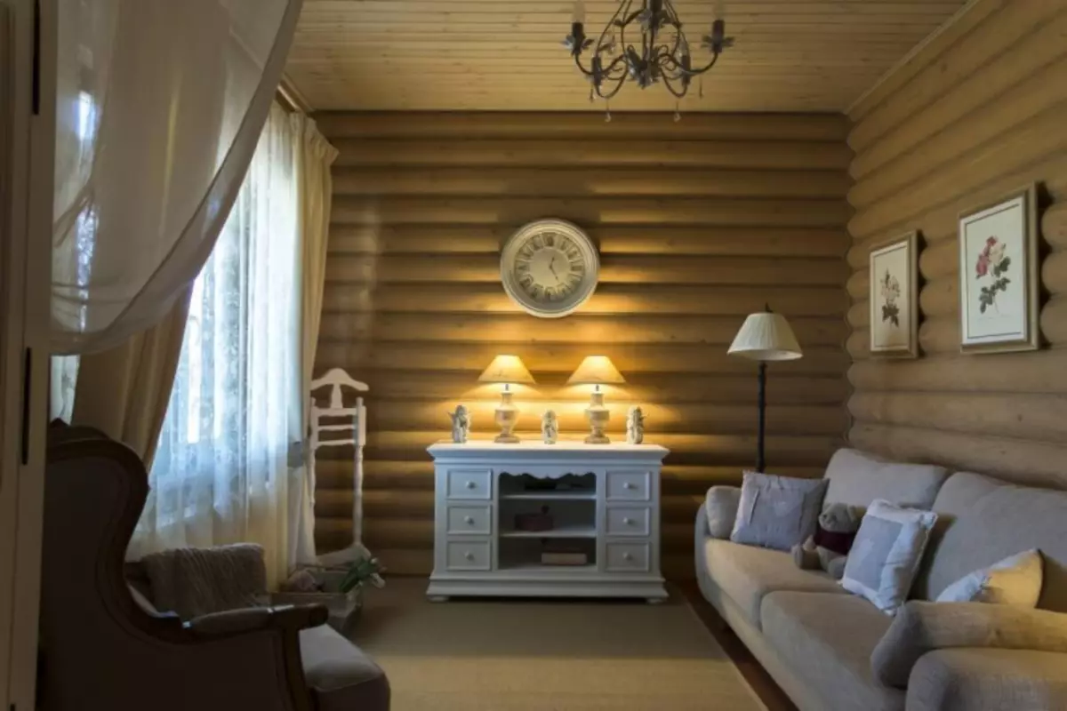 Modisches Design: Komfortable Lounge in der Badewanne