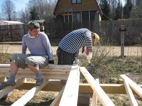 Как да се изгради домакинства от дърво, на метална конструкция