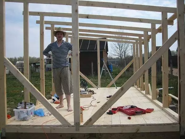 Kako izgraditi kućanstva iz drva, na metalnom okviru