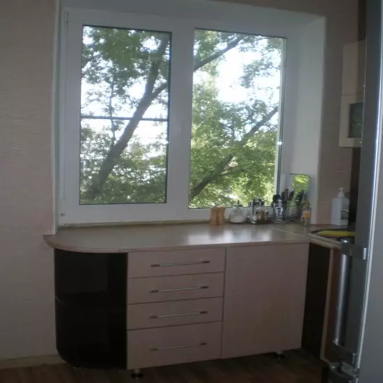 Како се користи прозорски прозор у кухињи (65 фотографија)