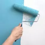 रोलरसह भिंती पेंट कसा करावा: 7 टिप्स आणि livevhahakov