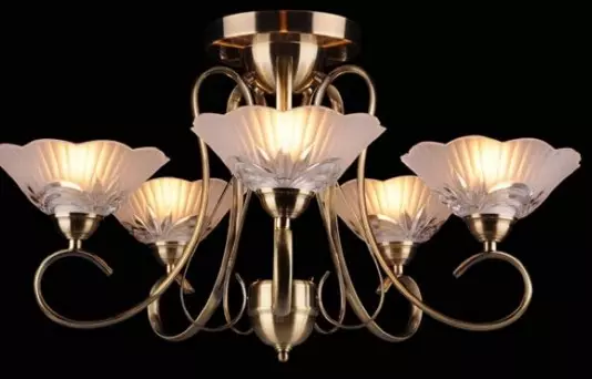What are the chandeliers in fashion 2019