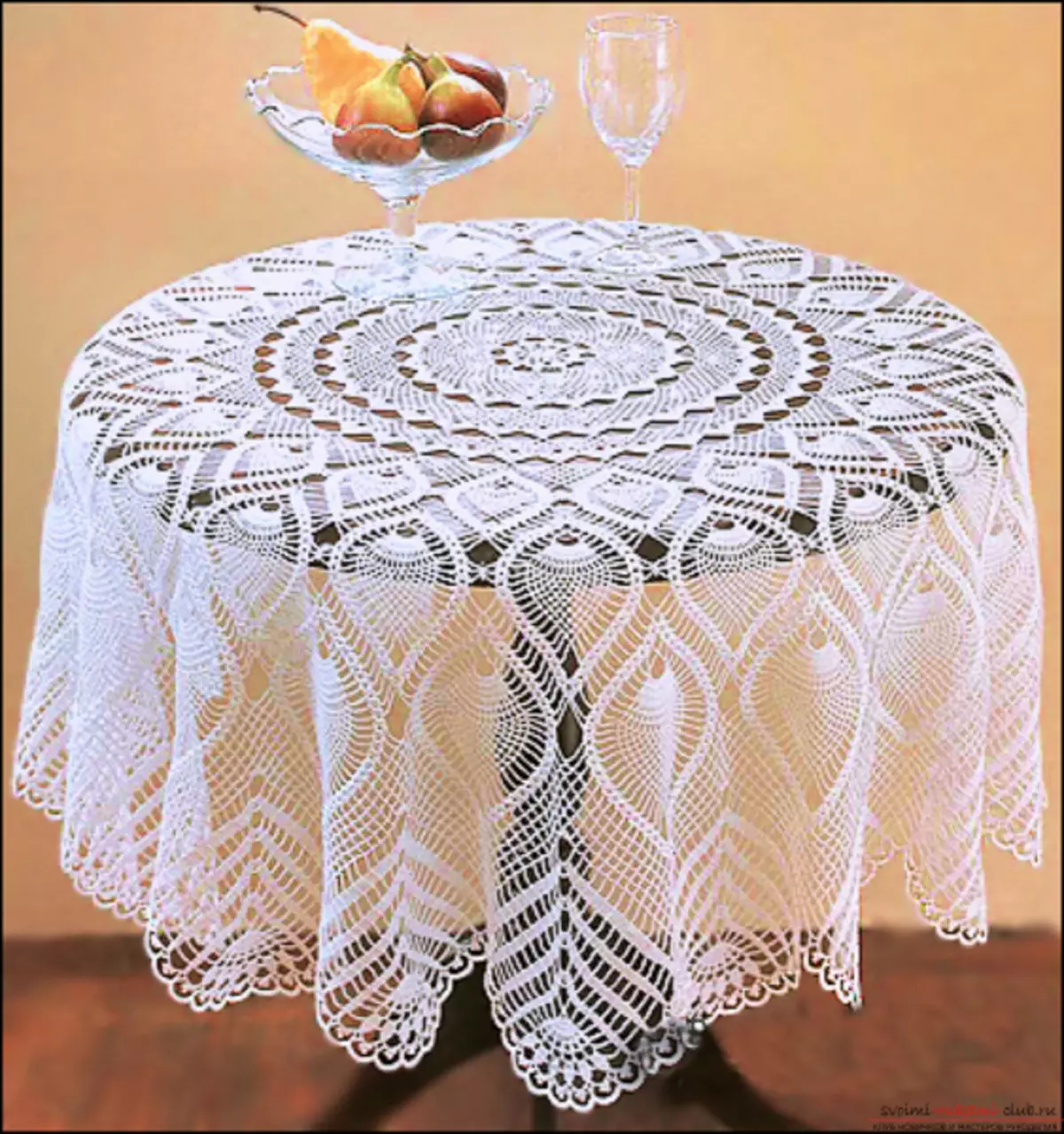 Tablecloth Round Crochet: Descrição passo a passo com um diagrama e vídeo