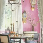 Розова боја во поставувањето на различни простории: неколку правила на употреба