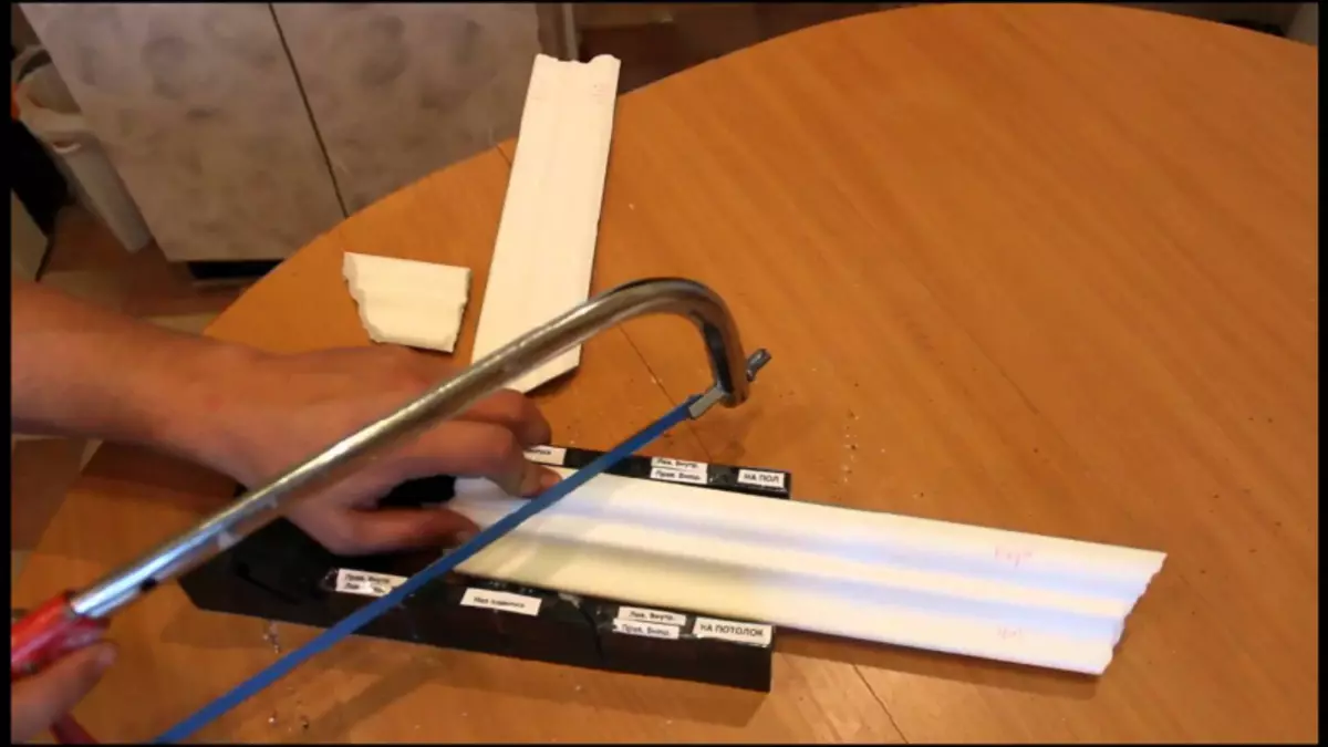 Kuidas lõigata plastikust sokli põrandale: tööriistade valik