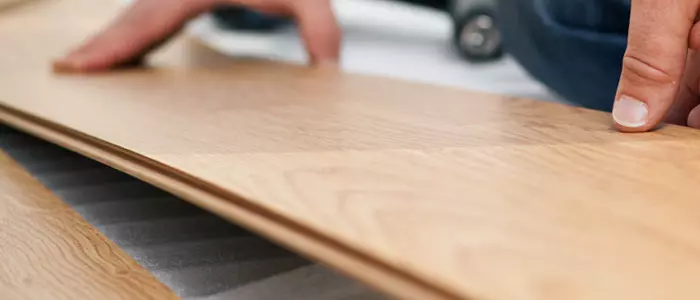 Este posibil să puneți un laminat pe podeaua din lemn