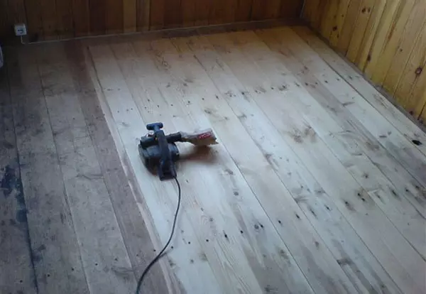 Este posibil să puneți un laminat pe podeaua din lemn