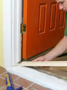 دروازے میں ایک حد کیسے بنانا ہے