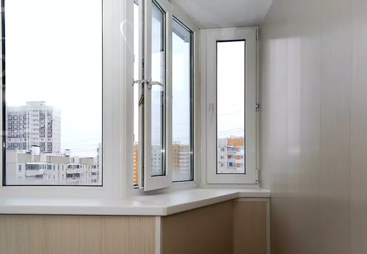 Ремонт балкона са властитим рукама у панелској кући: праве препоруке