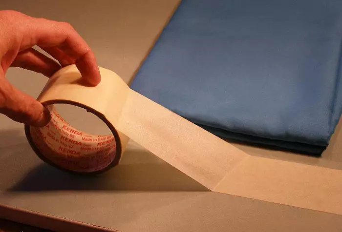 Làm thế nào để áp dụng vải tuyn bằng một dải ruy băng bằng tay của chính bạn