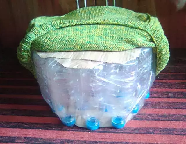 Hogyan készítsünk egy oszmán műanyag palackokat a saját kezével