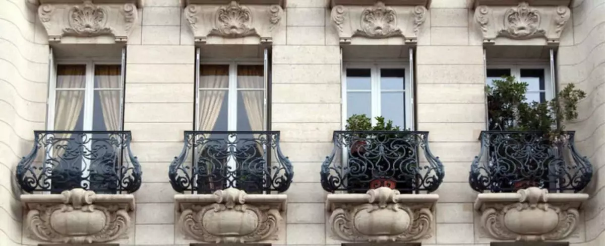 Prancūzų balkonas - lipnios balkonas prancūzų stiliaus namuose ir bute