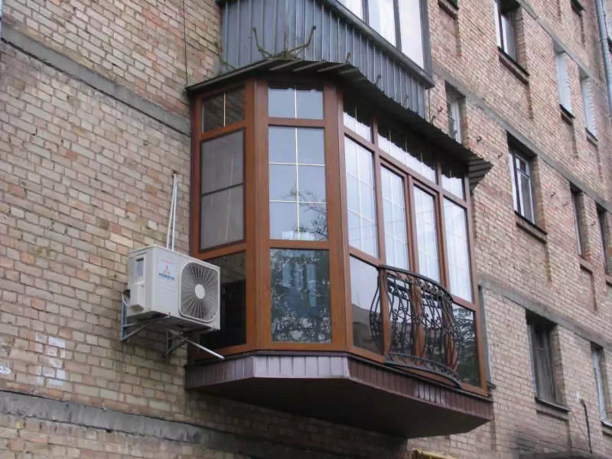 Balcão francês - uma varanda adesiva em estilo francês na casa e apartamento