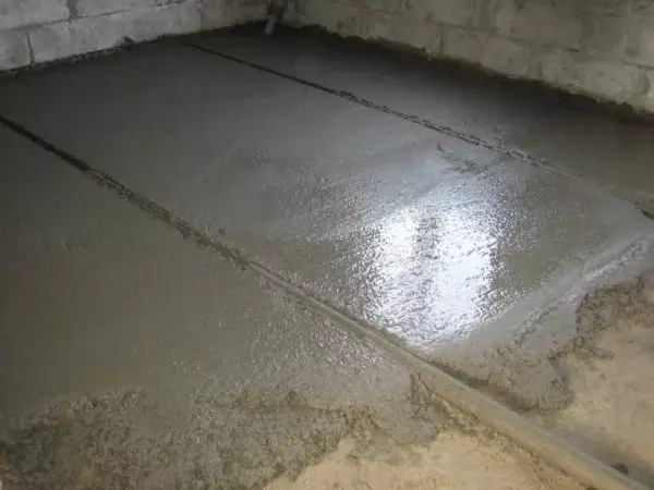 Kumaha ngeusian lantai di beton garasi