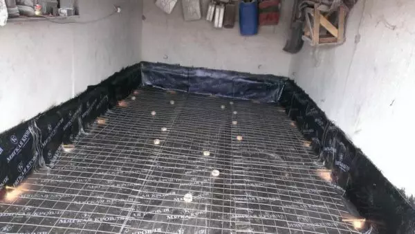 Hur man fyller golvet i garagetbetong