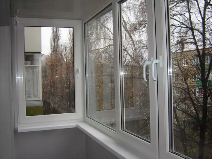 Хрущевкадағы балкон өзіңіз жасаңыз: қадамдық нұсқаулық