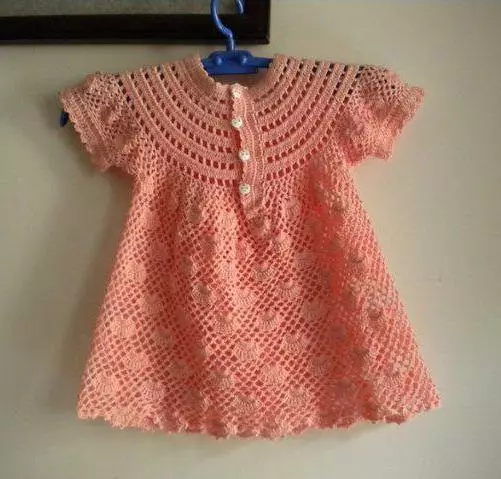 Vestido de motivos de crochê para uma menina: esquemas com fotos e vídeos