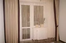 Як оригінально оформити вікно в залі?
