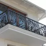 balkon dina gedong anu luhur