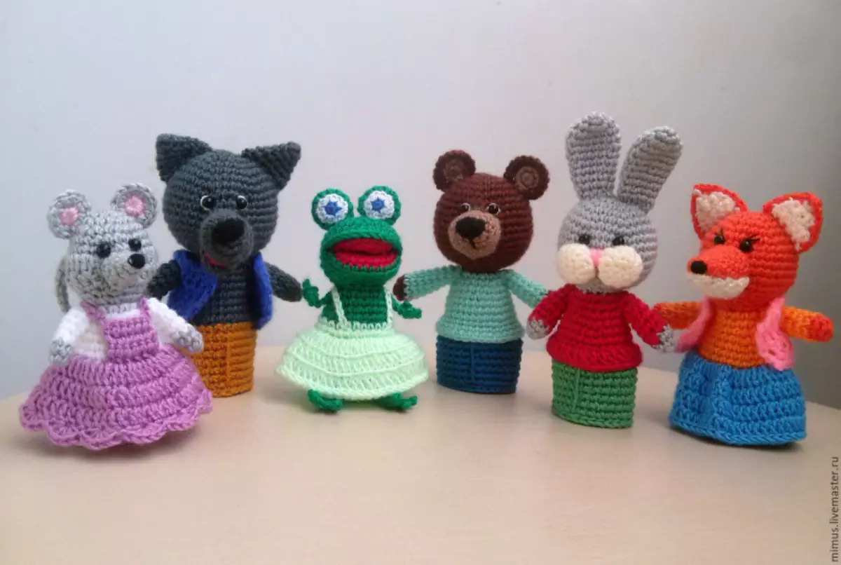 Fingering Theatre Crochet: Majstra klaso kun foto kaj video