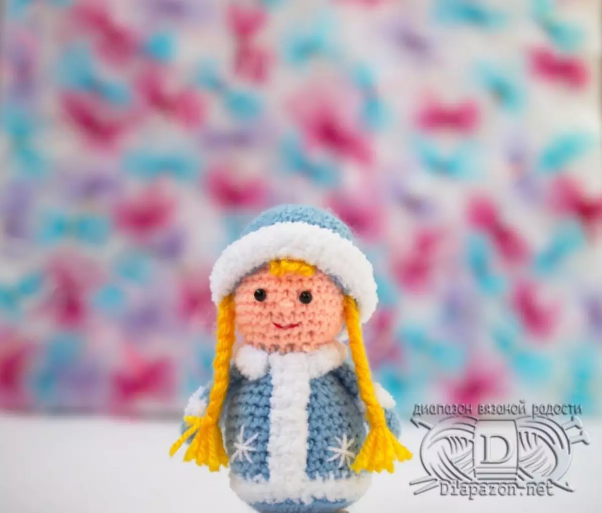 Crochet Snow Maiden: ថ្នាក់មេជាមួយគ្រោងការណ៍និងការពិពណ៌នា